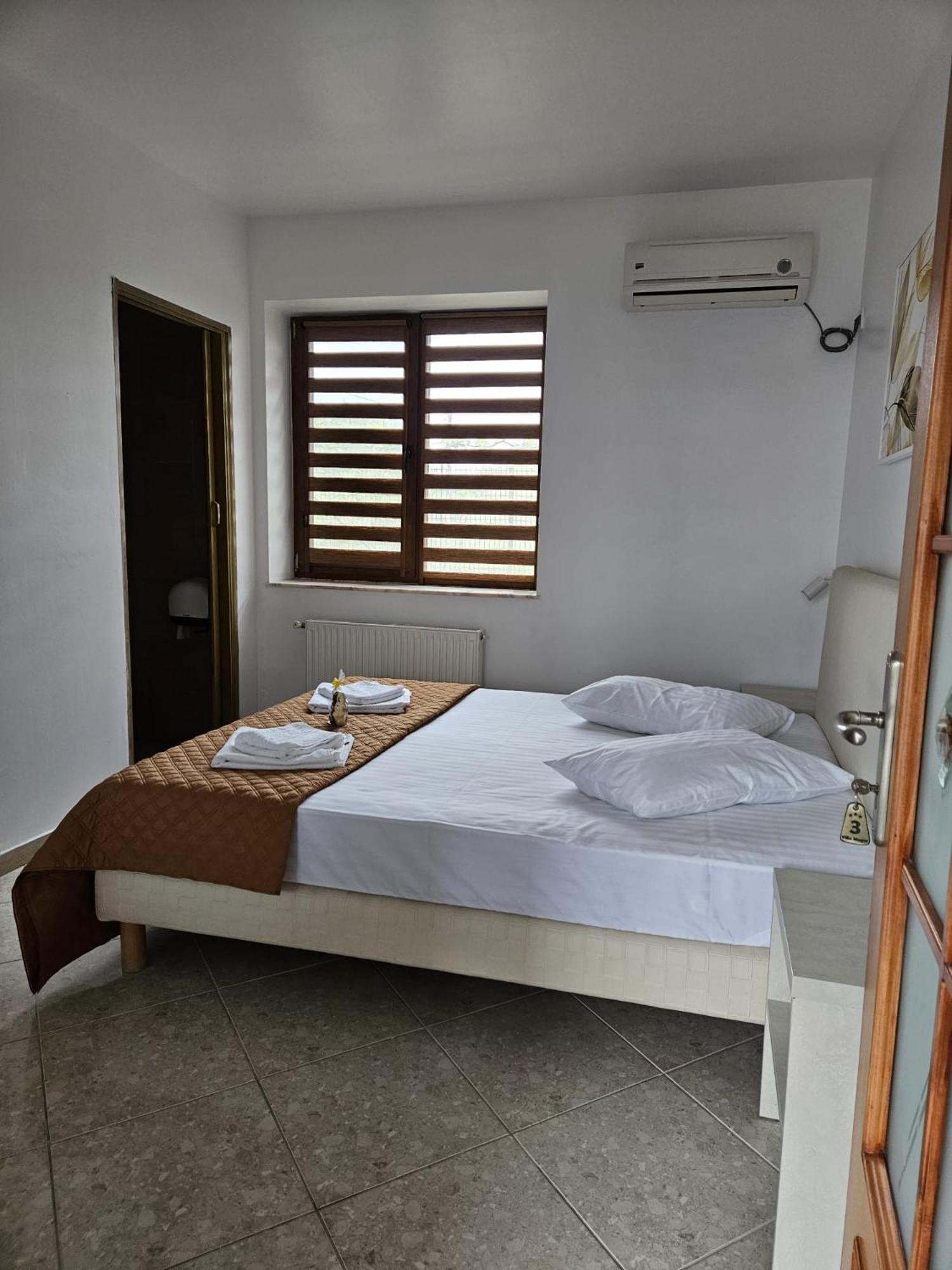 Două Mai Villa Mugur מראה חיצוני תמונה