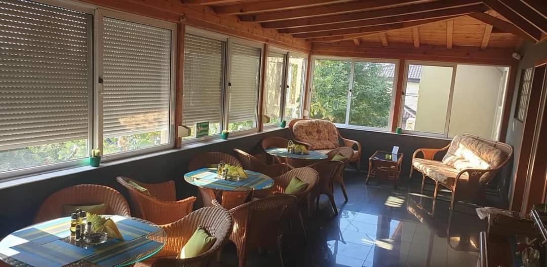 Două Mai Villa Mugur מראה חיצוני תמונה